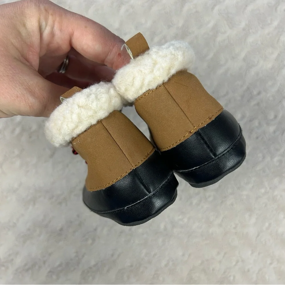 Carter’s Baby Duck Boots Size 9-12 Months